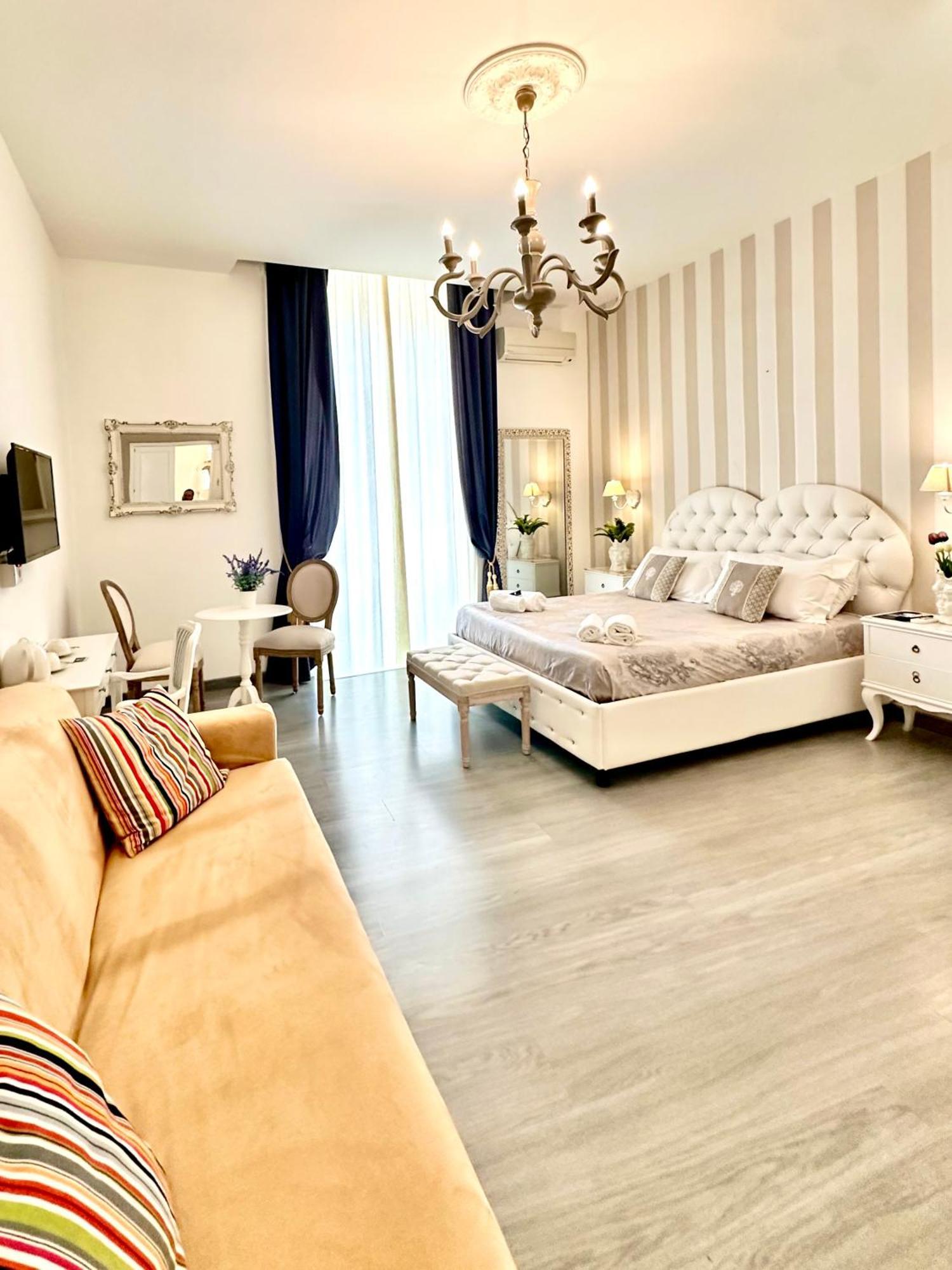 מלון נאפולי Palazzo Chiatamone מראה חיצוני תמונה